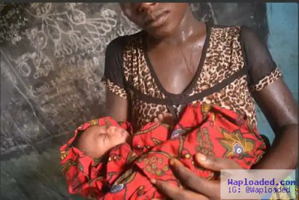 Photo: Woman Gives Birth To A Baby In A Classroom In Agatu, Benue State